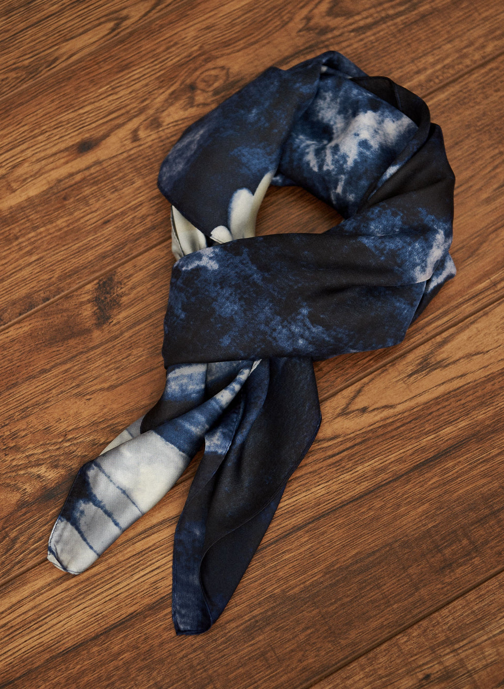 Abstract Wave Print Scarf