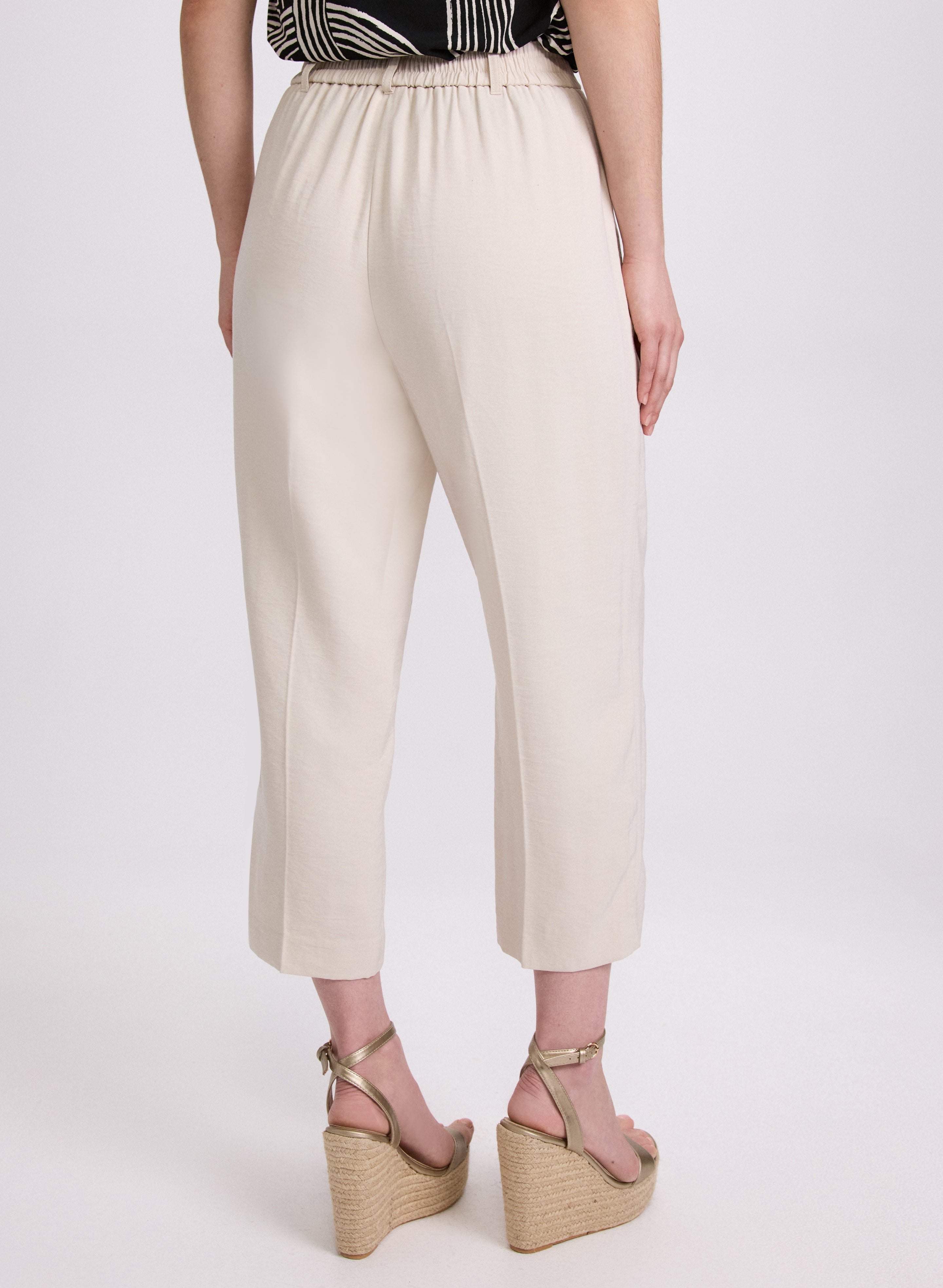 Button Detail Capris