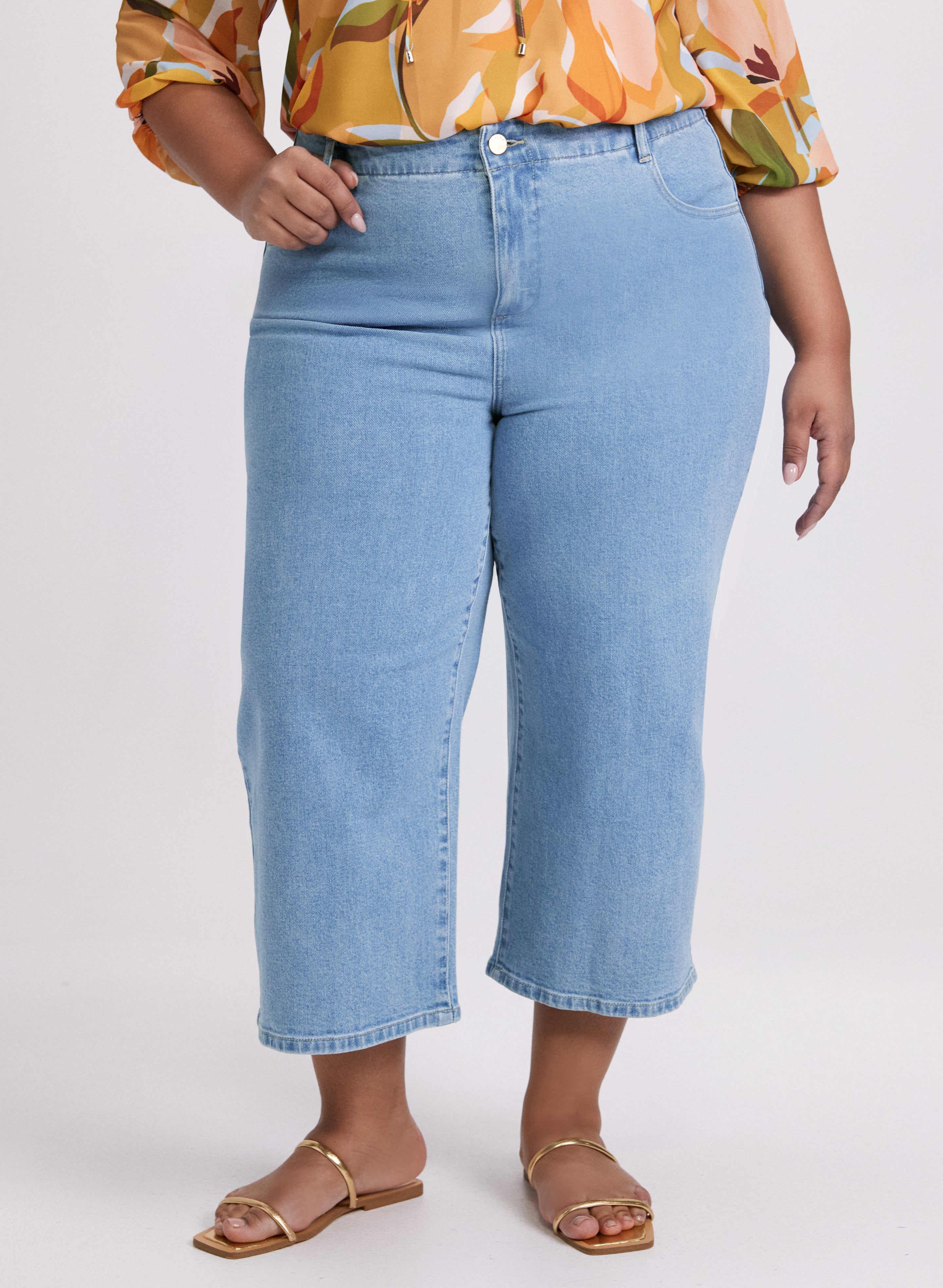Cropped Wide-Leg Jeans