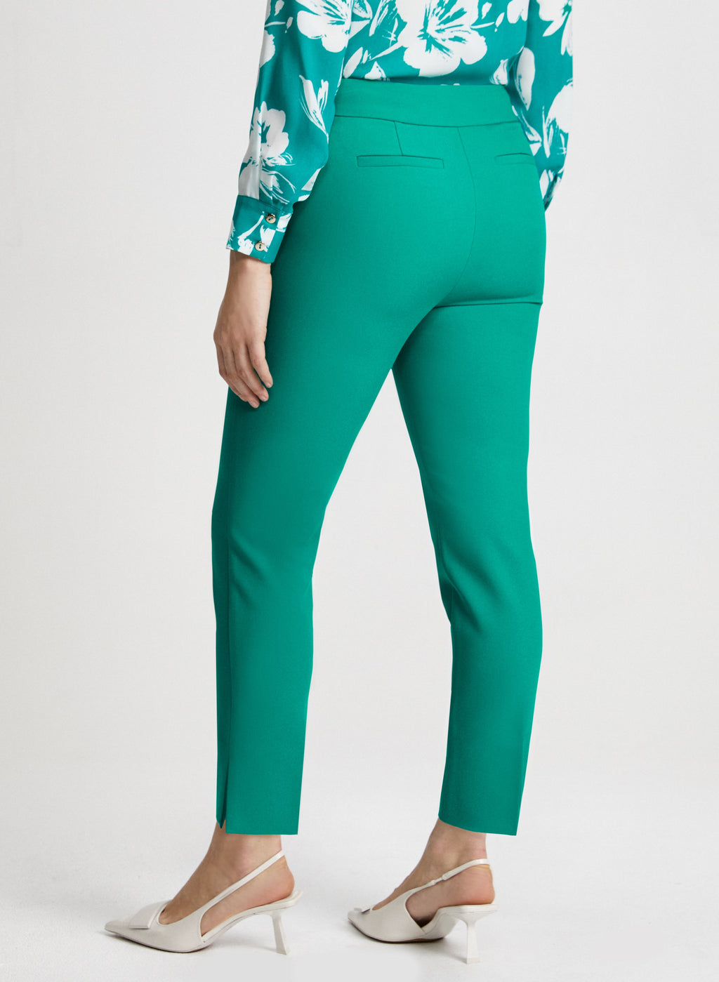 City Fit Slim Leg Pants