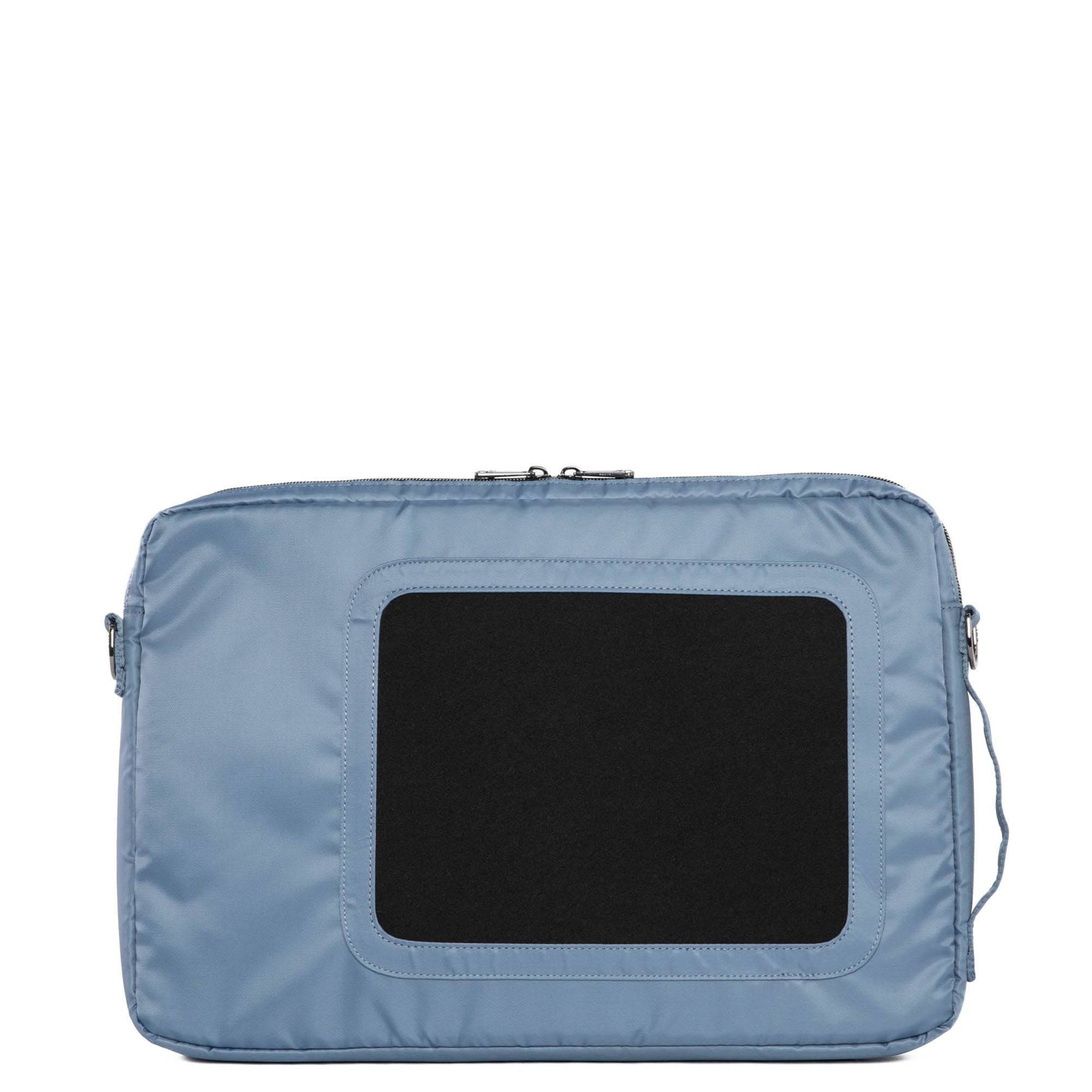 Delta 17 Laptop Case