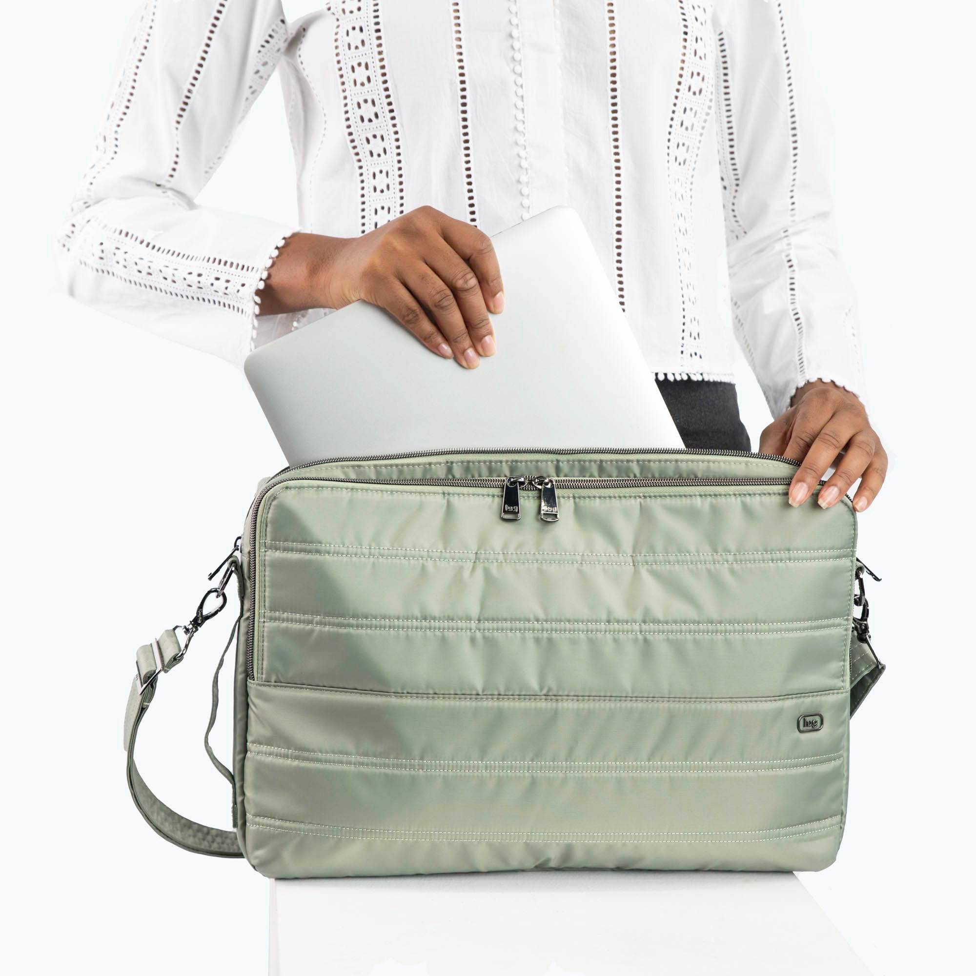 Delta 17 Laptop Case