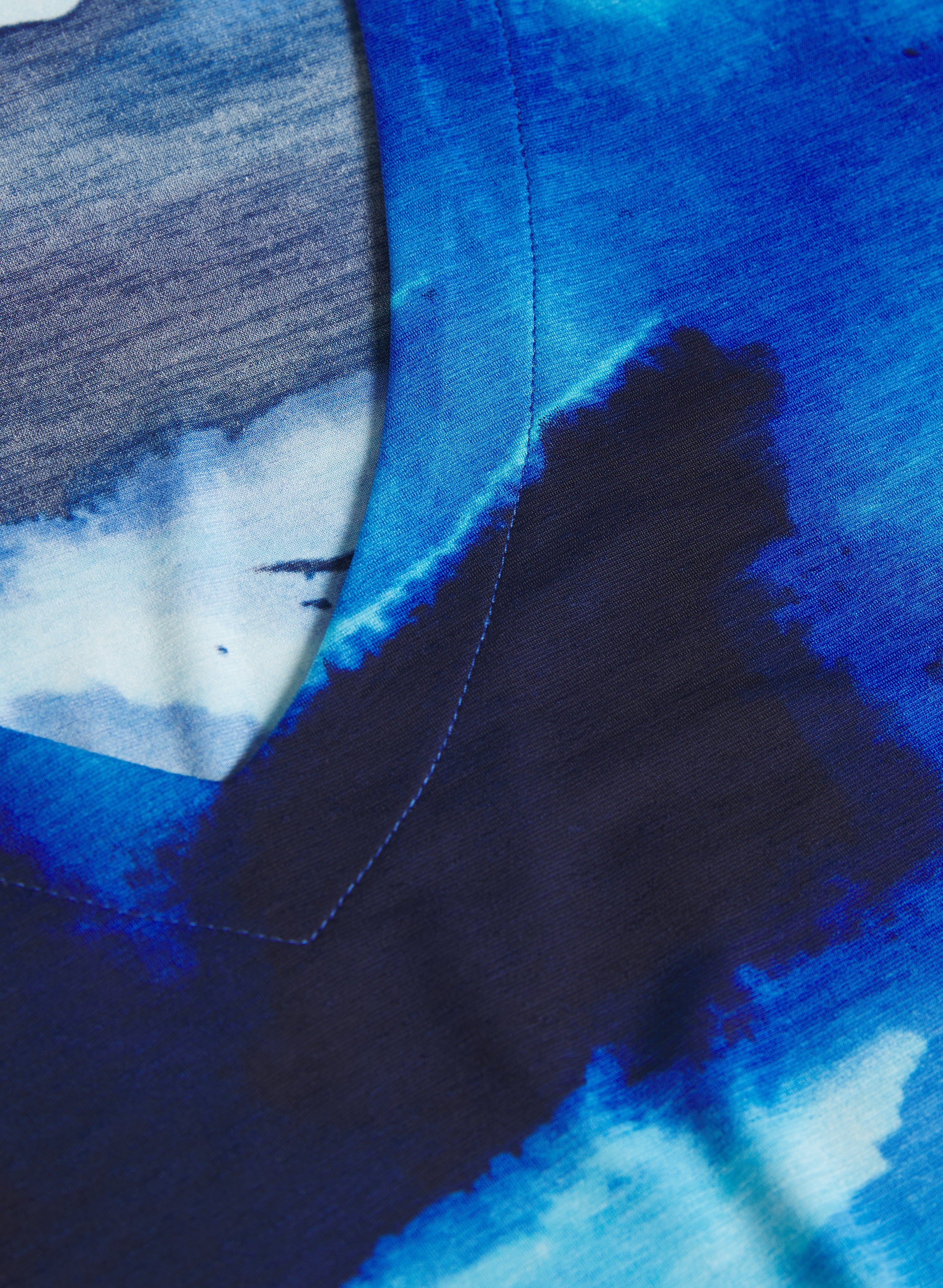 Abstract Drawstring Hem Top