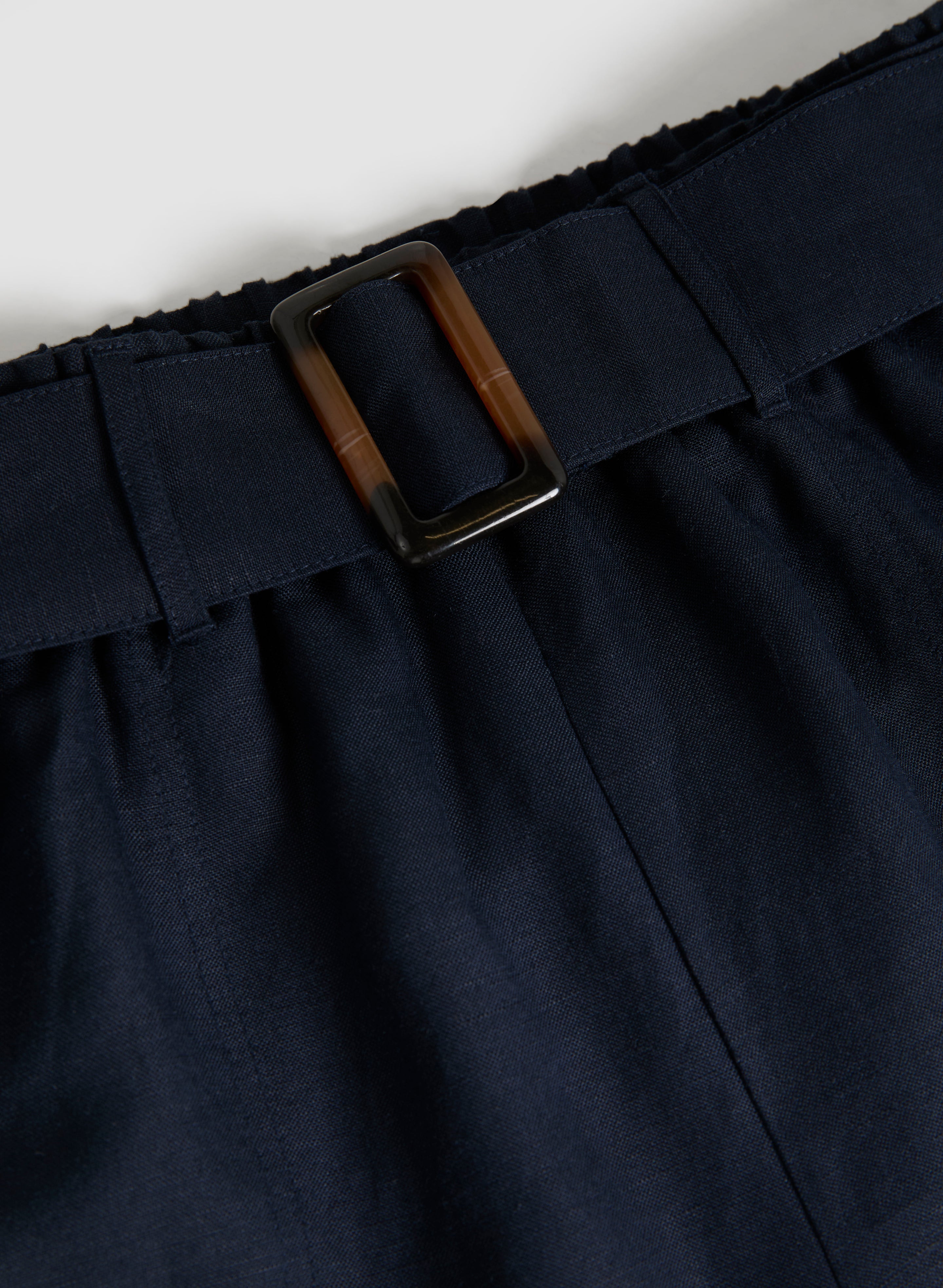 Belted Linen-Blend Capris