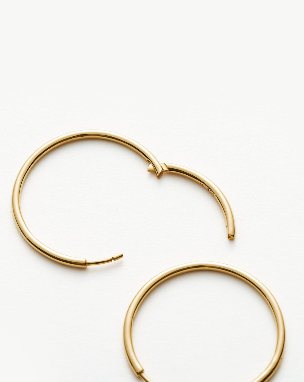 Classic Medium Hoop Earrings | 18k Gold Vermeil