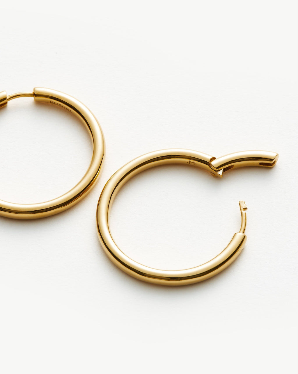 Classic Tunnel Medium Hoop Earrings | 18k Gold Plated