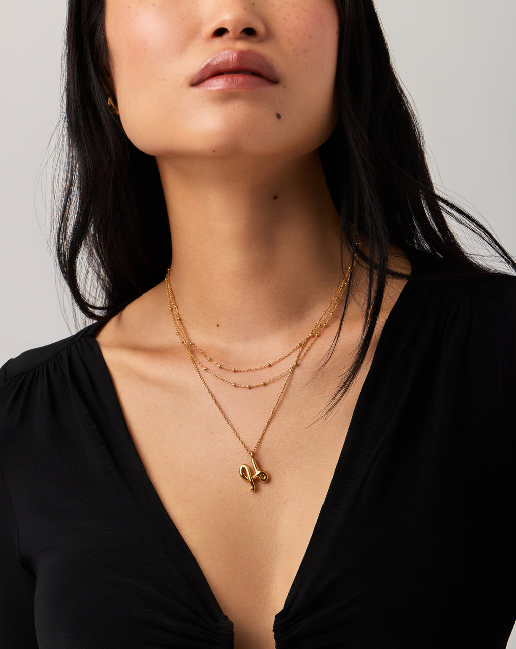 Curly Molten Initial Pendant Necklace - Initial H | 18k Gold Vermeil