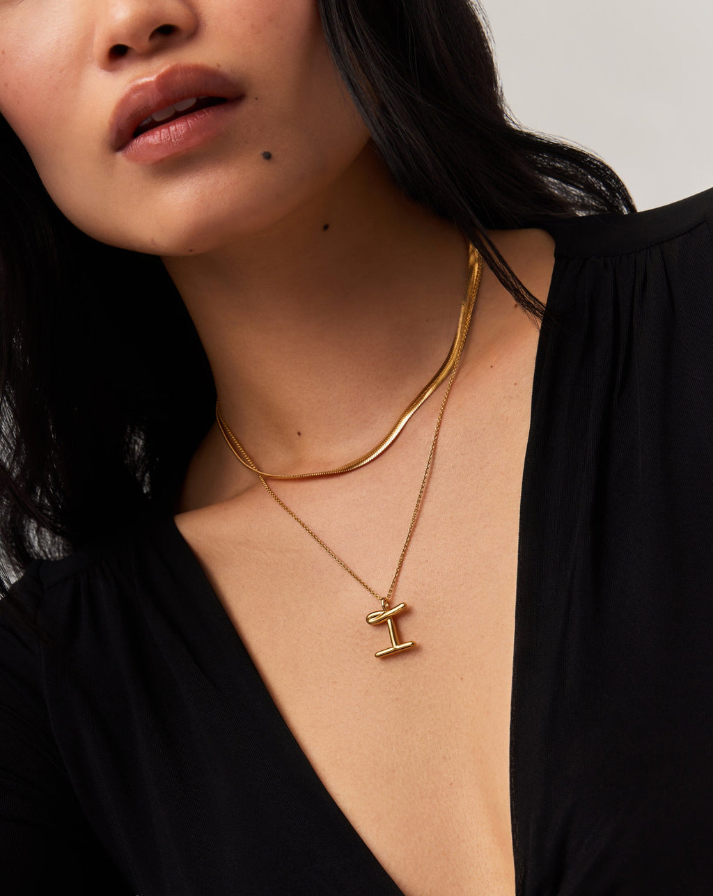 Curly Molten Initial Pendant Necklace - Initial I | 18k Gold Vermeil