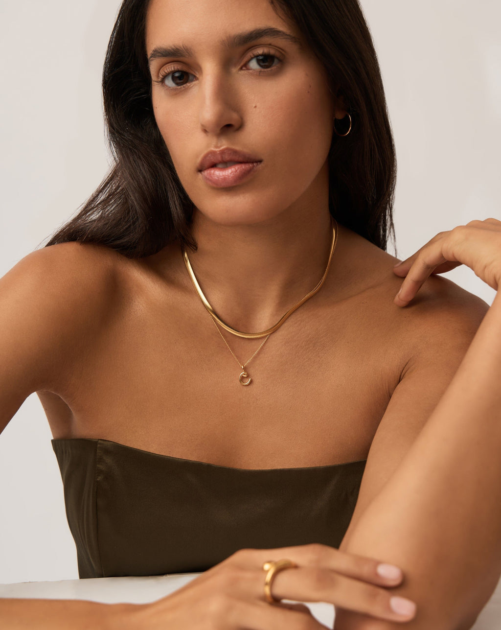 Curly Molten Mini Initial Necklace - C |18k Gold Vermeil
