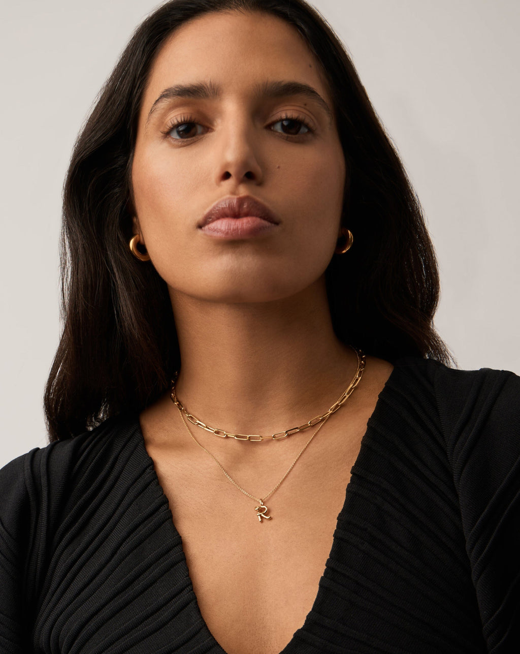 Curly Molten Mini Initial Necklace - R | 18k Gold Vermeil