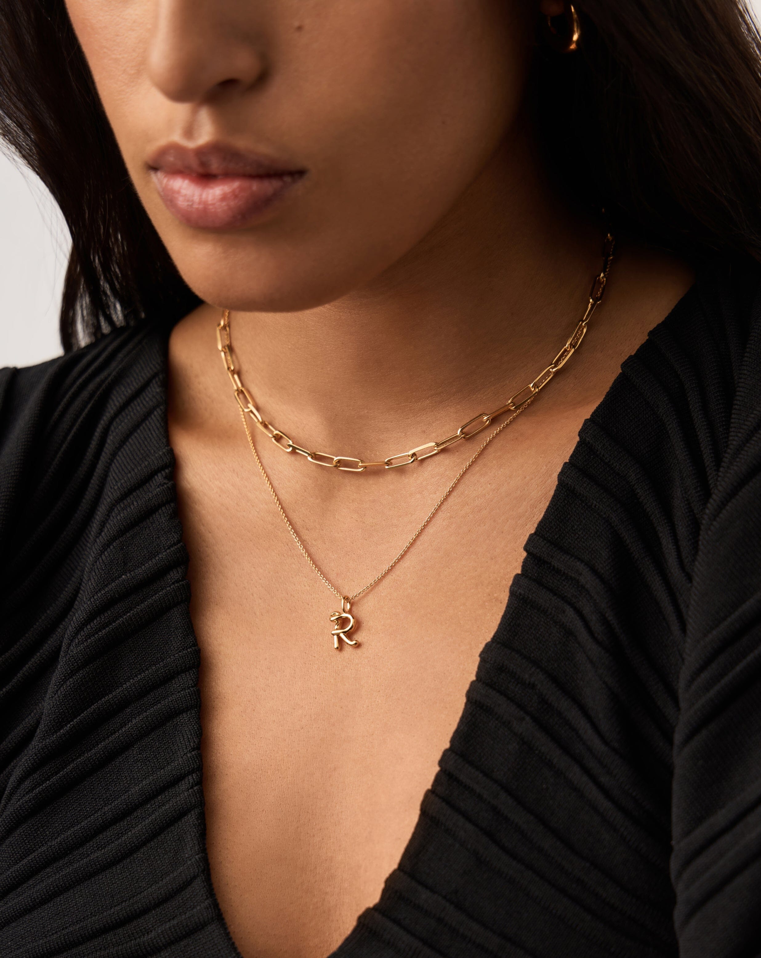 Curly Molten Mini Initial Necklace - R | 18k Gold Vermeil