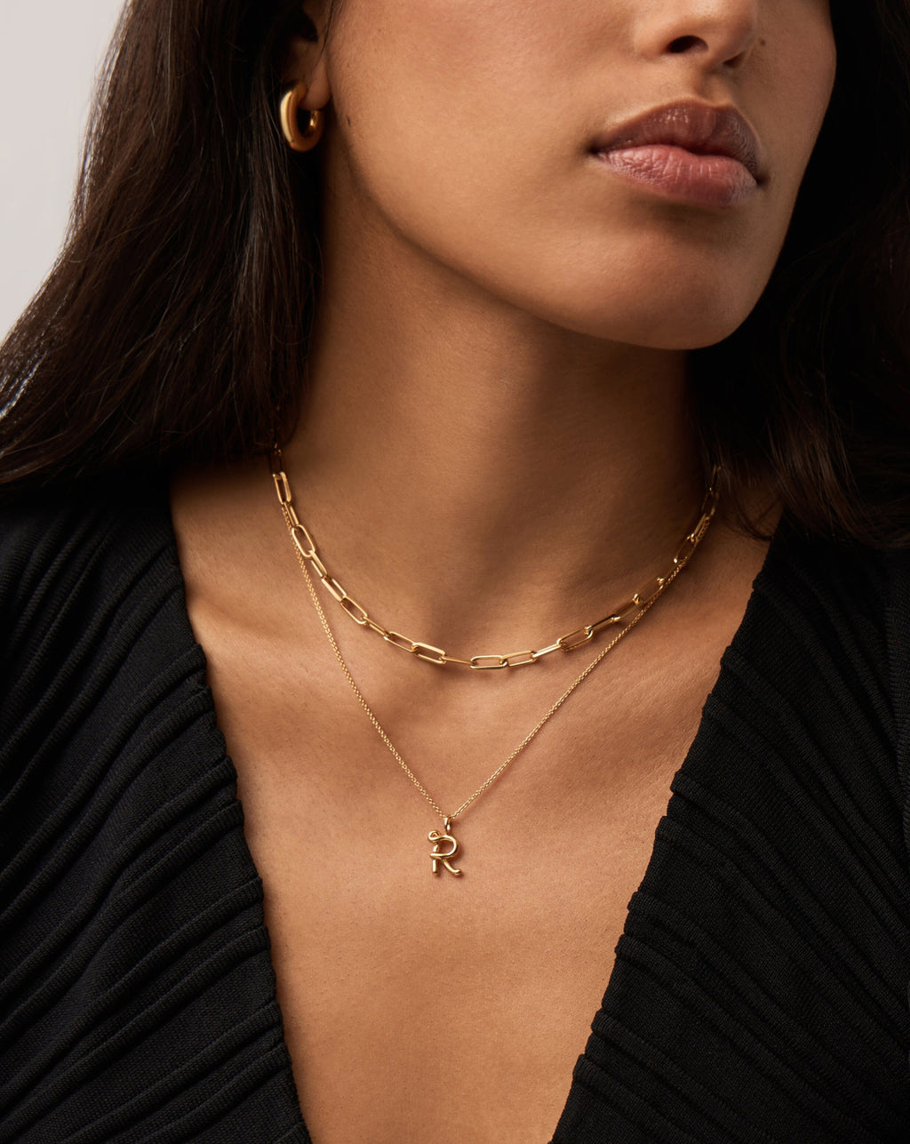 Curly Molten Mini Initial Necklace - R | 18k Gold Vermeil