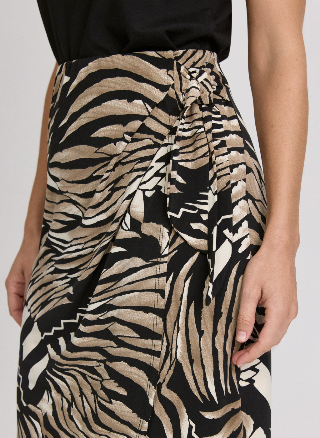 Abstract Print Pencil Skirt